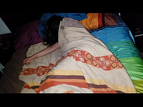 ❤️ Vicfilo kritikante sian junan duonpatrinon dum ŝi dormas. ️ Pornvideo ĉe porno eo.assistentai.ru ❌❤